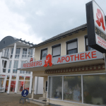 Reesberg Apotheke - Transparent und Uhrenanlage