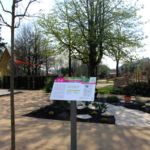 Mehr zur Beschilderung der <a href="http://www.infographik.de/2018/05/landesgartenschau-bad-iburg/">Landesgartenschau 2018 in Bad Iburg finden Sie in unserem Blog-Artikel!</a> Pultschild - Landesgartenschau in Bad Iburg